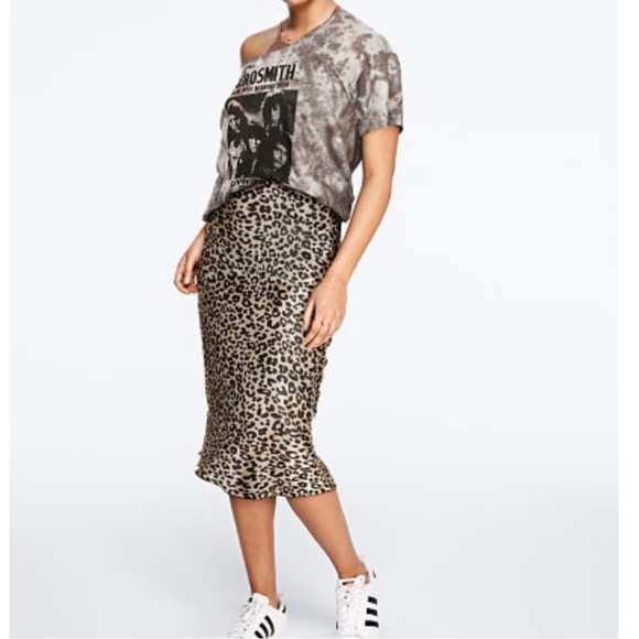 Victoria’s Secret Satin Leopard Print Skirt Large - Picture 1 of 4